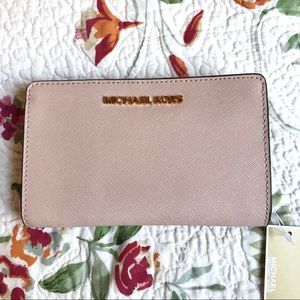 Michael Kors Bags - NWT Michael Kors Jet Set Travel Bifold Wallet Michael Kors Bags - NWT Michael Kors Jet Set Travel Bifold Wallet